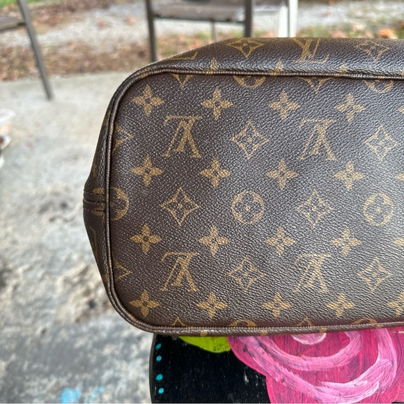 Authentic Louis Vuitton Neverfull MM Monogram Fuchsia - Picture 6 of 15